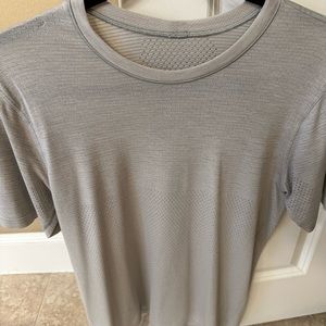 Lululemon metal vent tech M
